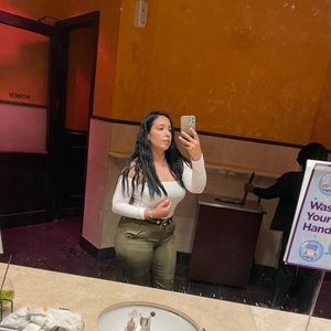 Meet your Posher, Alma